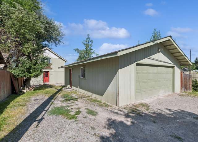 Property at 633 Kalispell Ave, Whitefish, MT 59937, 3 beds, 2 baths
