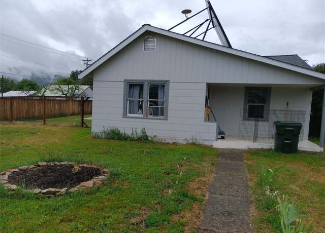Property at 807 Wisconsin Ave, Libby, MT 59923, 3 beds, 1 bath