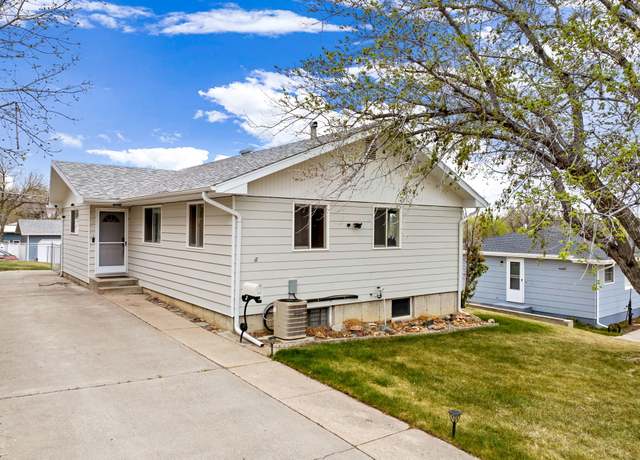 Property at 244 15th Ave S, Great Falls, MT 59405, 4 beds, 2.5 baths