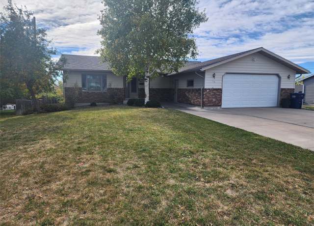Property at 116 29th Ave NE, Great Falls, MT 59404, 5 beds, 3 baths