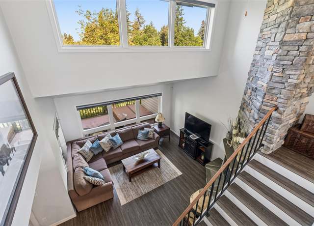 Property at 879 Saint Andrews Dr, Columbia Falls, MT 59912, 2 beds, 2 baths