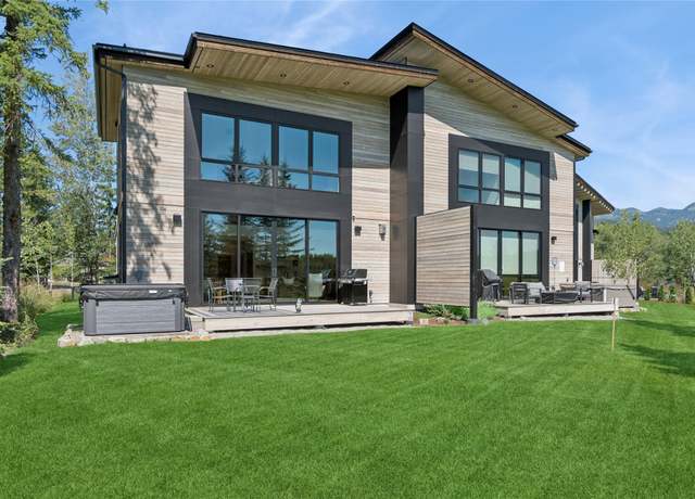 Property at 57 Crestwood Dr, Whitefish, MT 59937, 5 beds, 4 baths