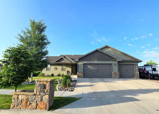 Property at 104 39th Ave NE, Great Falls, MT 59404, 5 beds, 3 baths