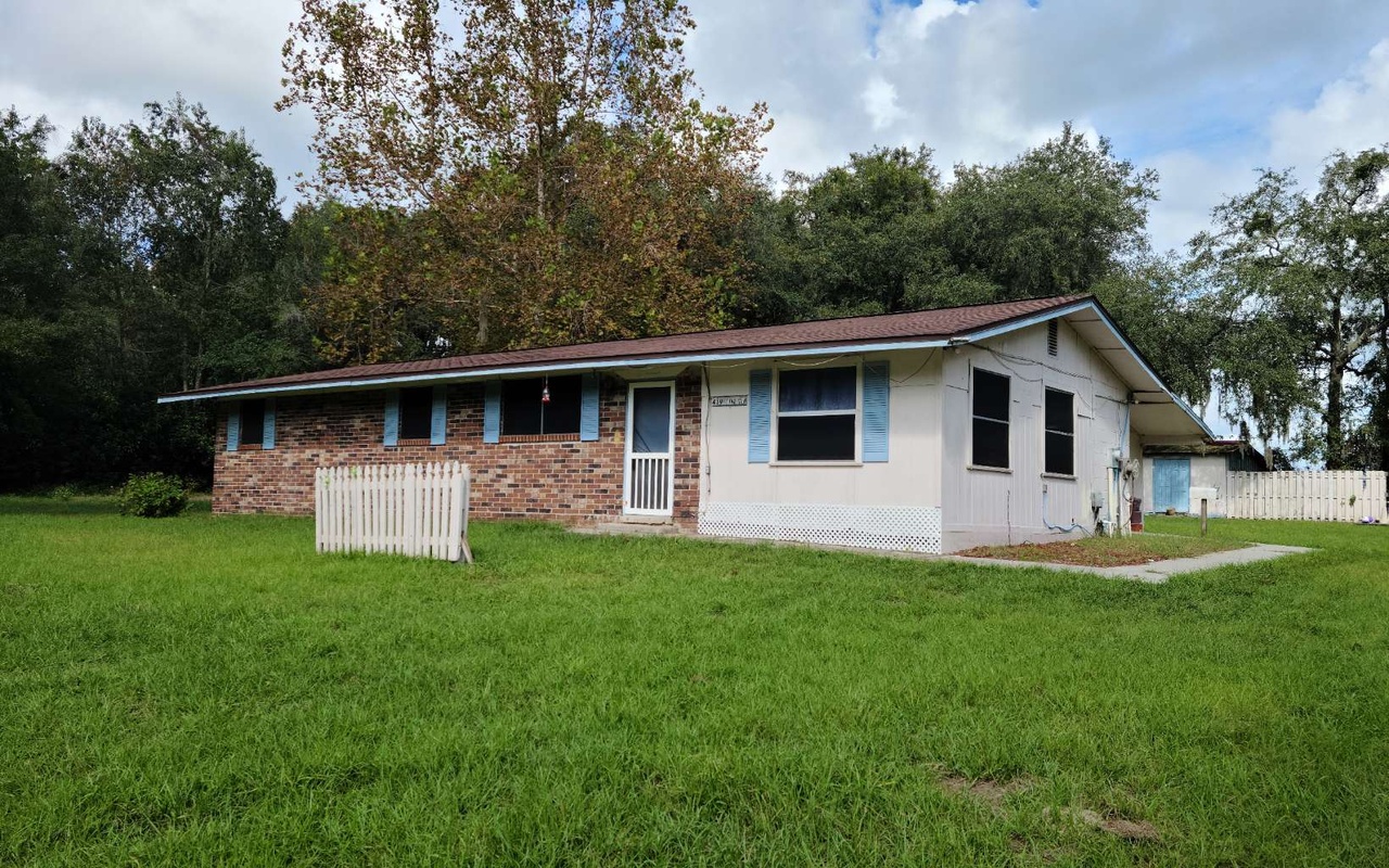 419 SW Tina Gln