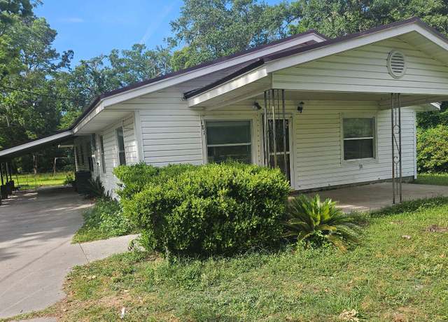 Property at 181 NE Windall Ln, Lake City, FL 32055, 4 beds, 2 baths