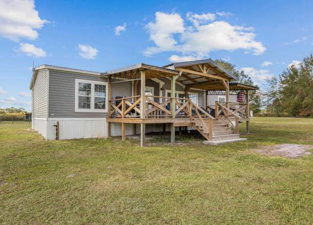 Property at 124 SW Beauford Pl, Lake City, FL 32024, 3 beds, 2 baths