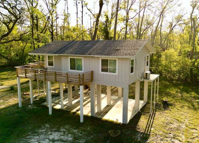 Property at 243 NW N Whitewater Trl, Mayo, FL 32066, 2 beds, 1 bath