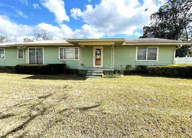 Property at 968 NE Hamilton Ave, Live Oak, FL 32064, 2 beds, 1 bath