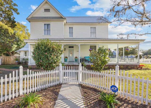 Property at 160 SE Saint Johns St, Lake City, FL 32025, 3 beds, 3 baths