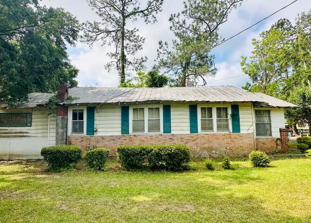 Property at 225 SW Lee Ave, Madison, FL 32340, 4 beds, 1 bath