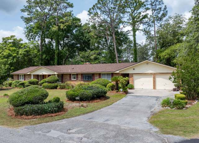 Property at 998 Pineview Cir, Live Oak, FL 32064, 3 beds, 2 baths