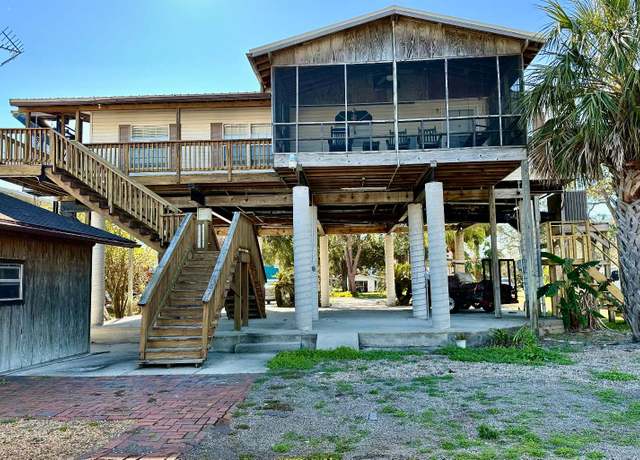Property at 209 SE 241 St, Suwannee, FL 32692, 3 beds, 2 baths