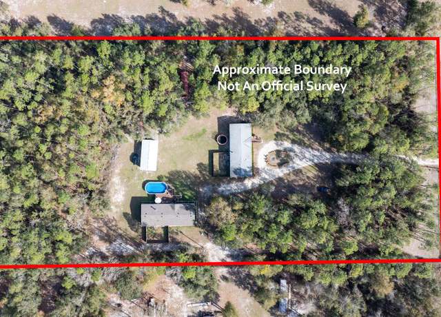 Property at 11640 SW Tustenuggee Ave, Fort White, FL 32038, 8 beds, 4 baths