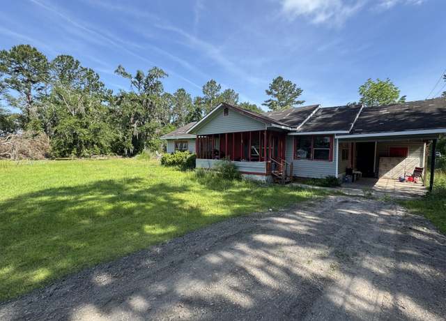 Property at 241 NW Quinten St, Lake City, FL 32055, 3 beds, 1 bath