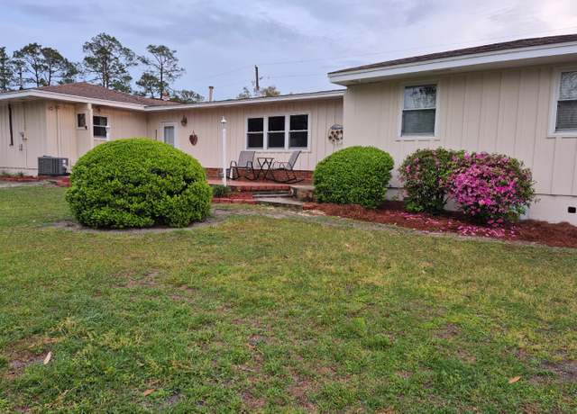 Property at 1330 Coliseum Ave, Live Oak, FL 32064, 3 beds, 2.5 baths