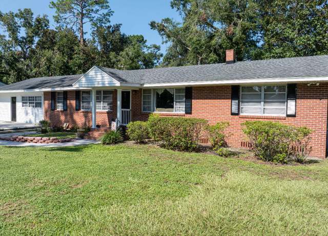 Property at 1212 SE Darrow Ave, Live Oak, FL 32064, 4 beds, 2 baths