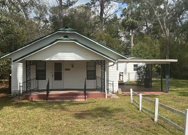 Property at 215 SE Meadow St, Live Oak, FL 32064, 2 beds, 1 bath