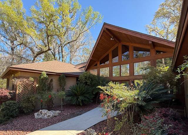 Property at 466 SE Price Creek Loop, Lake City, FL 32025, 4 beds, 3.5 baths