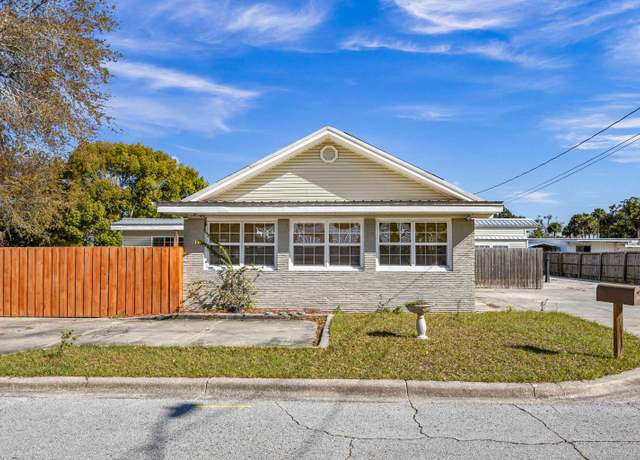 Property at 297 NW Hillsboro St, Lake City, FL 32055, 3 beds, 1.5 baths