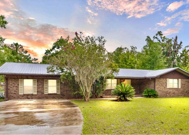 Property at 316 SE Woodhaven St, Lake City, FL 32025, 3 beds, 2 baths