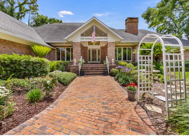 Property at 996 NW Scenic Lake Dr, Lake City, FL 32055, 3 beds, 3 baths