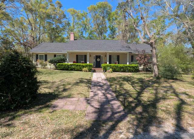 Property at 8821 141st Ln, Live Oak, FL 32060, 3 beds, 2 baths