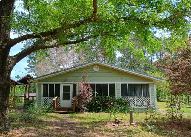 Property at 9773 102nd St, Live Oak, FL 32060, 2 beds, 2 baths