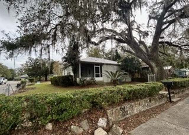 Property at 640 NE Lake Dr, Lake City, FL 32025, 3 beds, 1.5 baths
