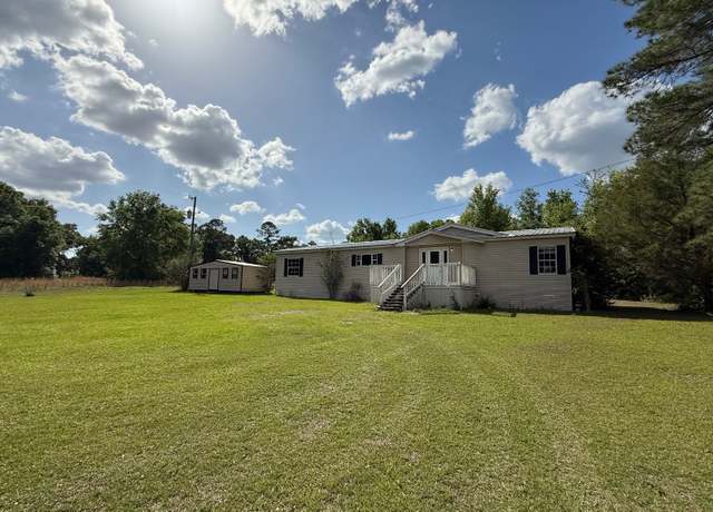 Property at 672 SW Bethleham Ave, Fort White, FL 32038, 3 beds, 2 baths