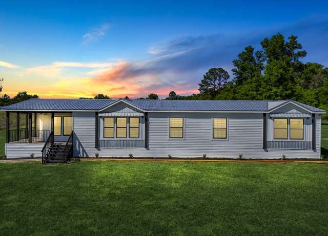 Property at 438 SW Don Cook Way, Fort White, FL 32038, 4 beds, 2.5 baths