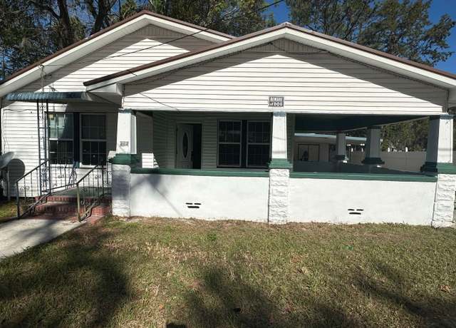 Property at 413 SE Camp St, Lake City, FL 32025, 3 beds, 2 baths