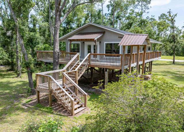 Property at 18651 229th Dr, Live Oak, FL 32060, 2 beds, 2 baths