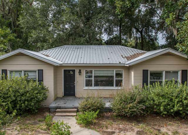 Property at 654 SE Brown St, Lake City, FL 32025, 3 beds, 2 baths