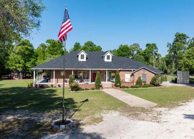 Property at 692 SW Roberts Ave, Fort White, FL 32038, 3 beds, 2 baths
