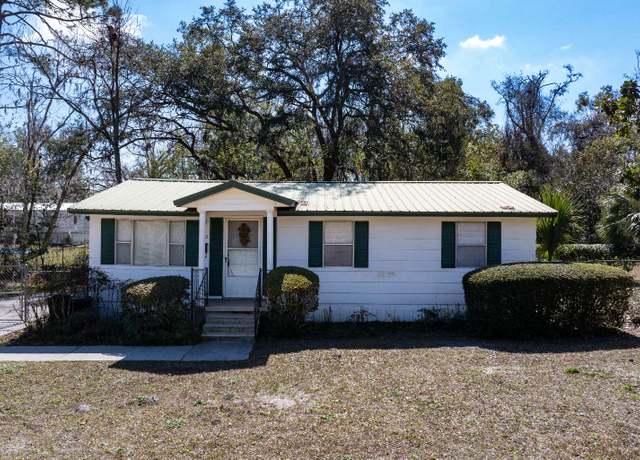 Property at 833 NW Roberts St, Live Oak, FL 32064, 3 beds, 1 bath