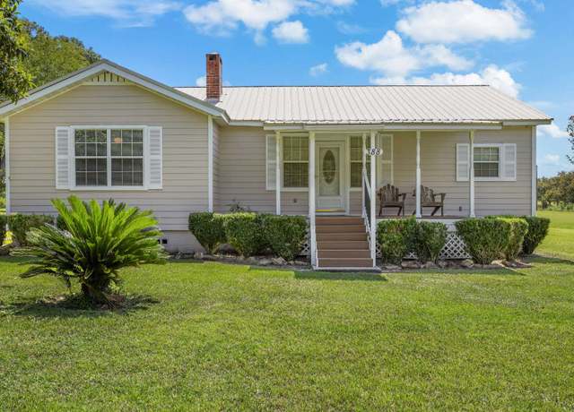 Property at 388 SW Hillcrest St, Lake City, FL 32025, 2 beds, 2 baths