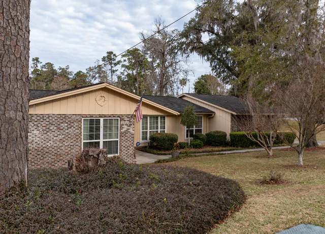 Property at 898 SW Lake Montgomery Ave, Lake City, FL 32025, 3 beds, 2.5 baths