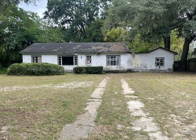 Property at 1410 E Duval St, Lake City, FL 32025, 3 beds, 1 bath