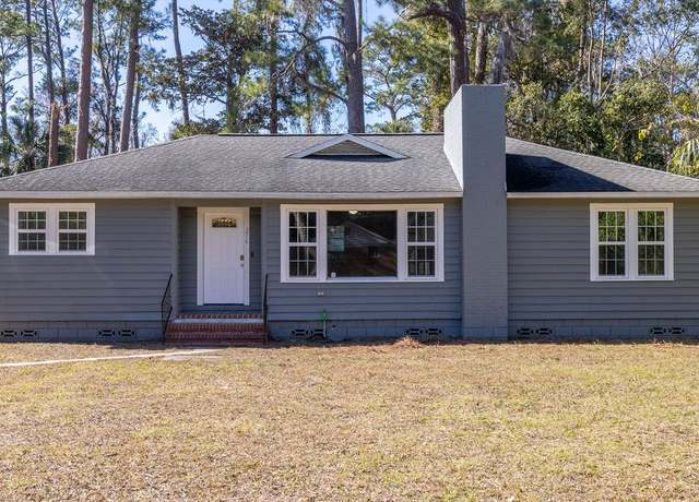 Property at 276 NW Burk Ave, Lake City, FL 32055, 3 beds, 2.5 baths