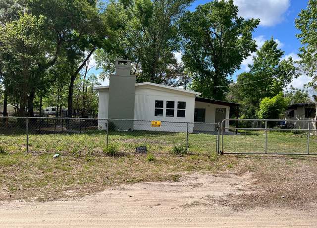 Property at 18226 SE 17th St, FL 34488, 1 bed, 1.5 baths