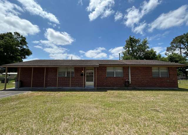 Property at 772 SE Defender Dr, Lake City, FL 32025, 3 beds, 1.5 baths