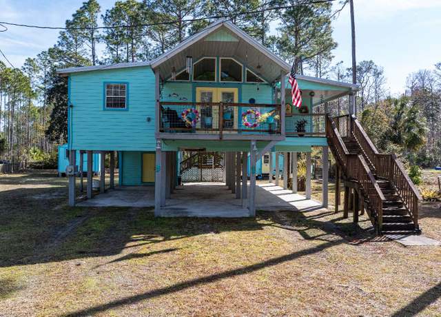 Property at 259 SE 373rd St, Suwannee, FL 32680, 2 beds, 3 baths