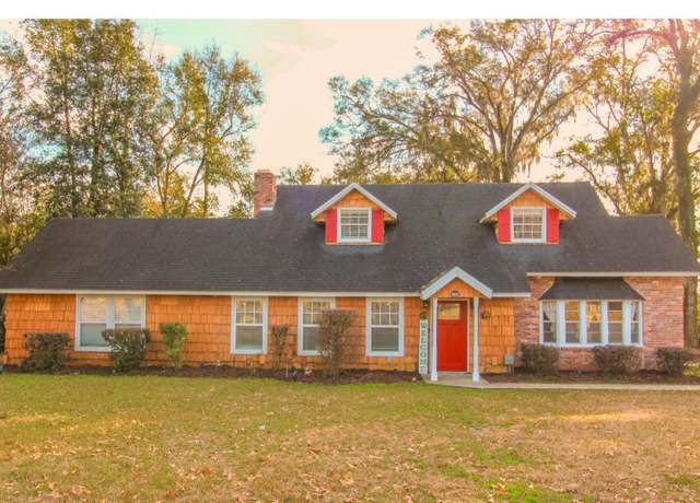 Property at 724 NW Fairway Dr, Lake City, FL 32055, 4 beds, 3 baths