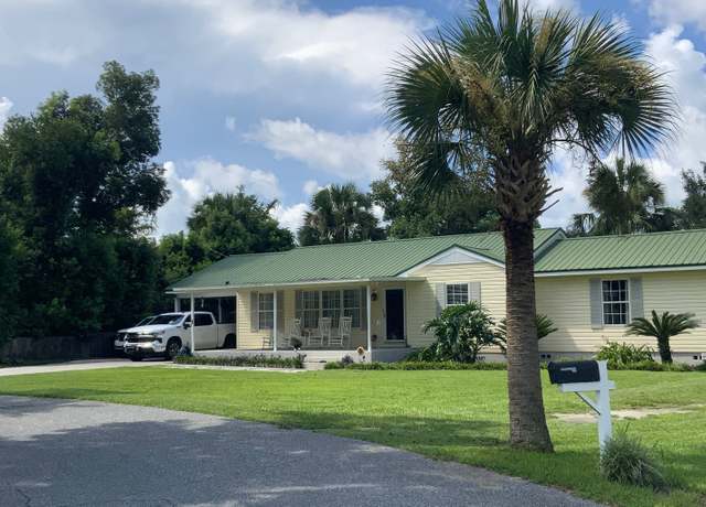 Property at 200 SE Gay St, Live Oak, FL 32064, 3 beds, 2 baths