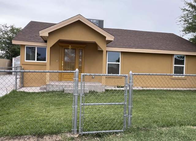 Property at 1007 W 8th St, Roswell, NM 88201, 3 beds, 2 baths