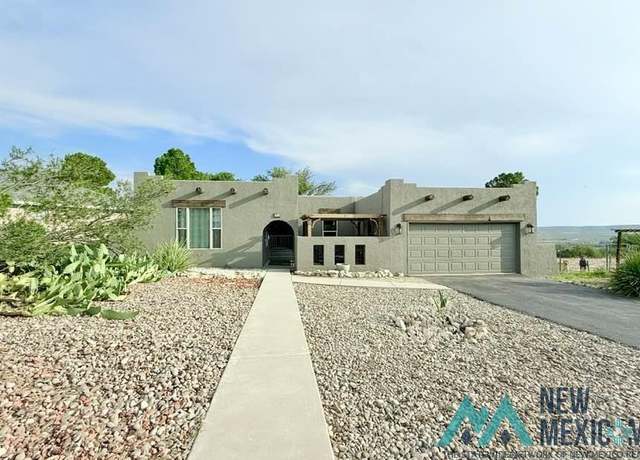 Property at 915 Fountain Dr, Carlsbad, NM 88220, 3 beds, 2 baths