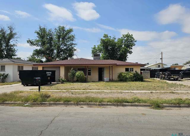 Property at 1203 Julian St, Carlsbad, NM 88220, 3 beds, 1.5 baths