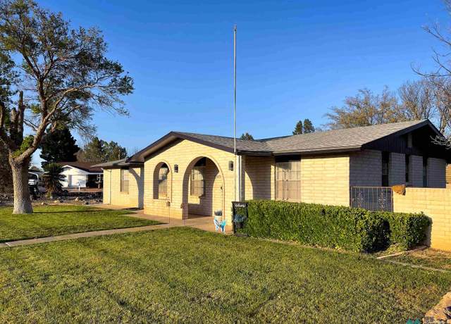 Property at 907 Mullis Ave, Roswell, NM 88201, 3 beds, 2 baths