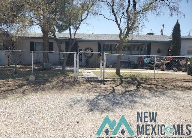 Property at 809 E Wood Ave, Carlsbad, NM 88220, 3 beds, 2 baths