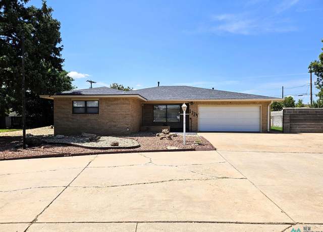 Property at 1329 Huntington Way, Clovis, NM 88101, 3 beds, 2 baths